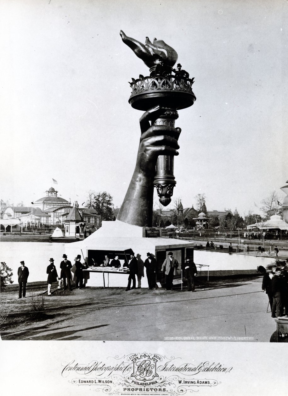 A mão e a tocha da estátua da liberdade, 1876 de American Photographer