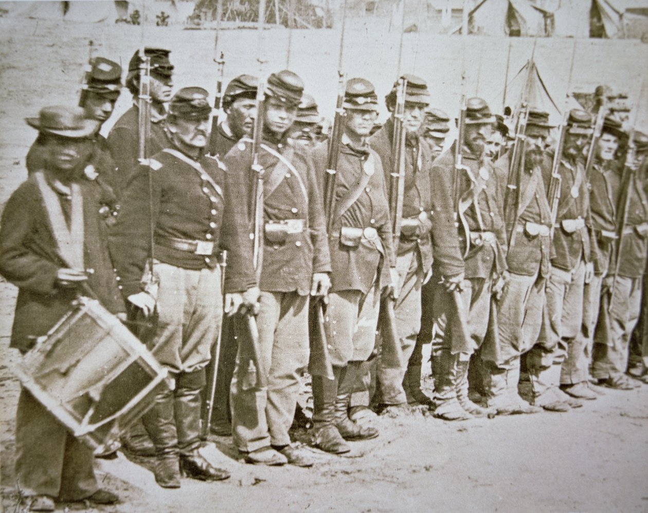 O Regimento de Infantaria do Sexto Maine. Exército da União, em desfile após a Batalha de Fredericksburg de American Photographer