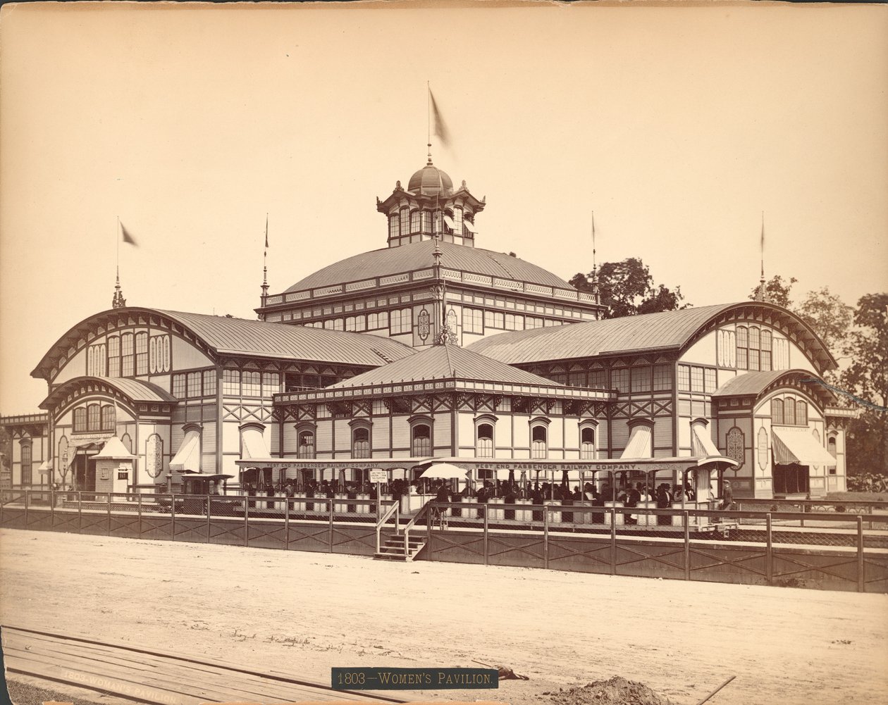 Pavilhão das Mulheres, Exposição Internacional do Centenário, Filadélfia, 1876 (albumen print) de American Photographer