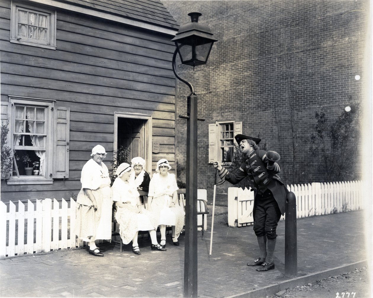 Cidade Crier na High Street, 1926 (impressão de prata gelatina) de American Photographer