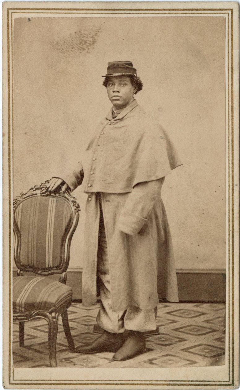 Mulher afro-americana não identificada de uniforme de American Photographer