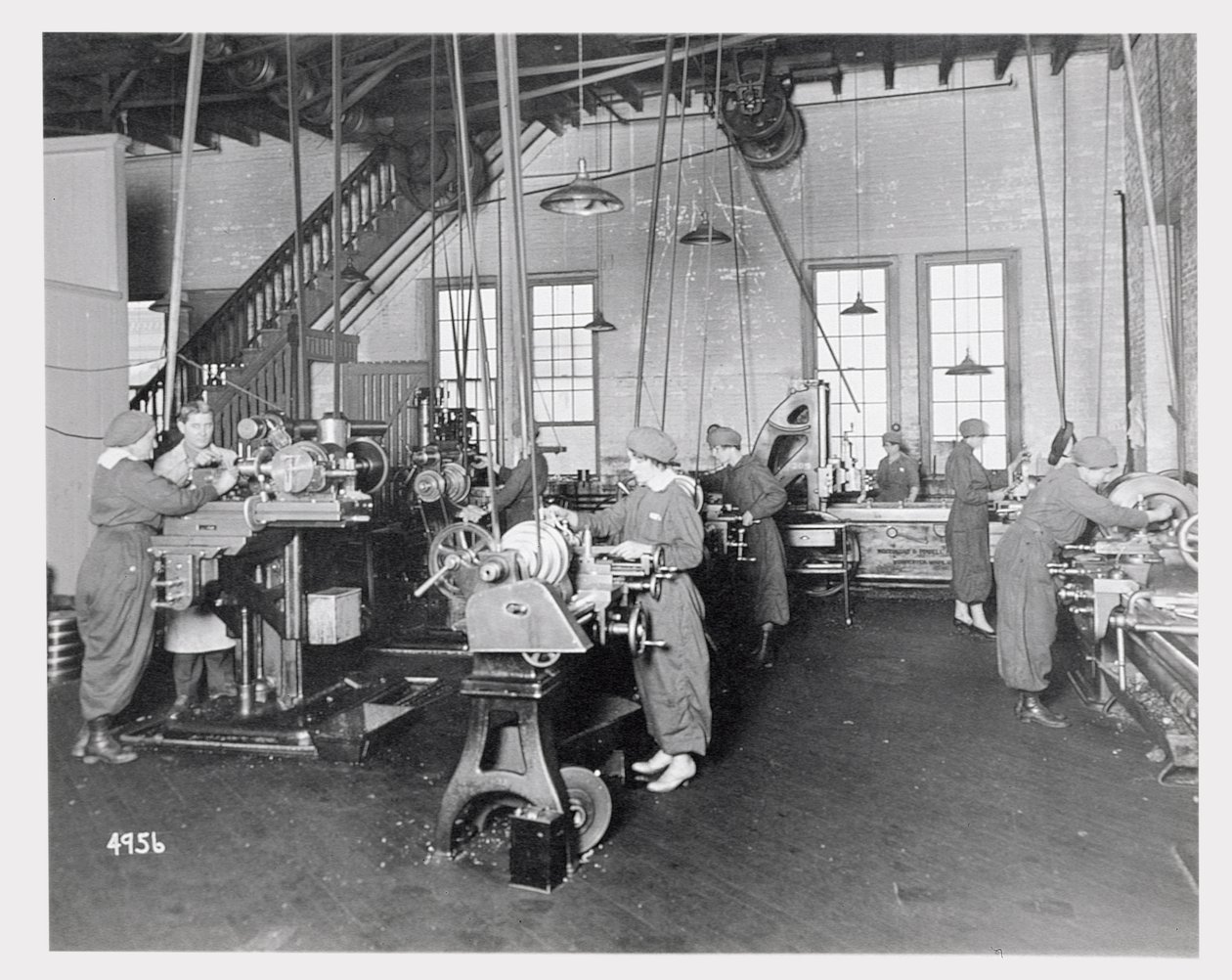 Mulheres que trabalham em fábricas durante a Primeira Guerra Mundial, c.1917 de American Photographer