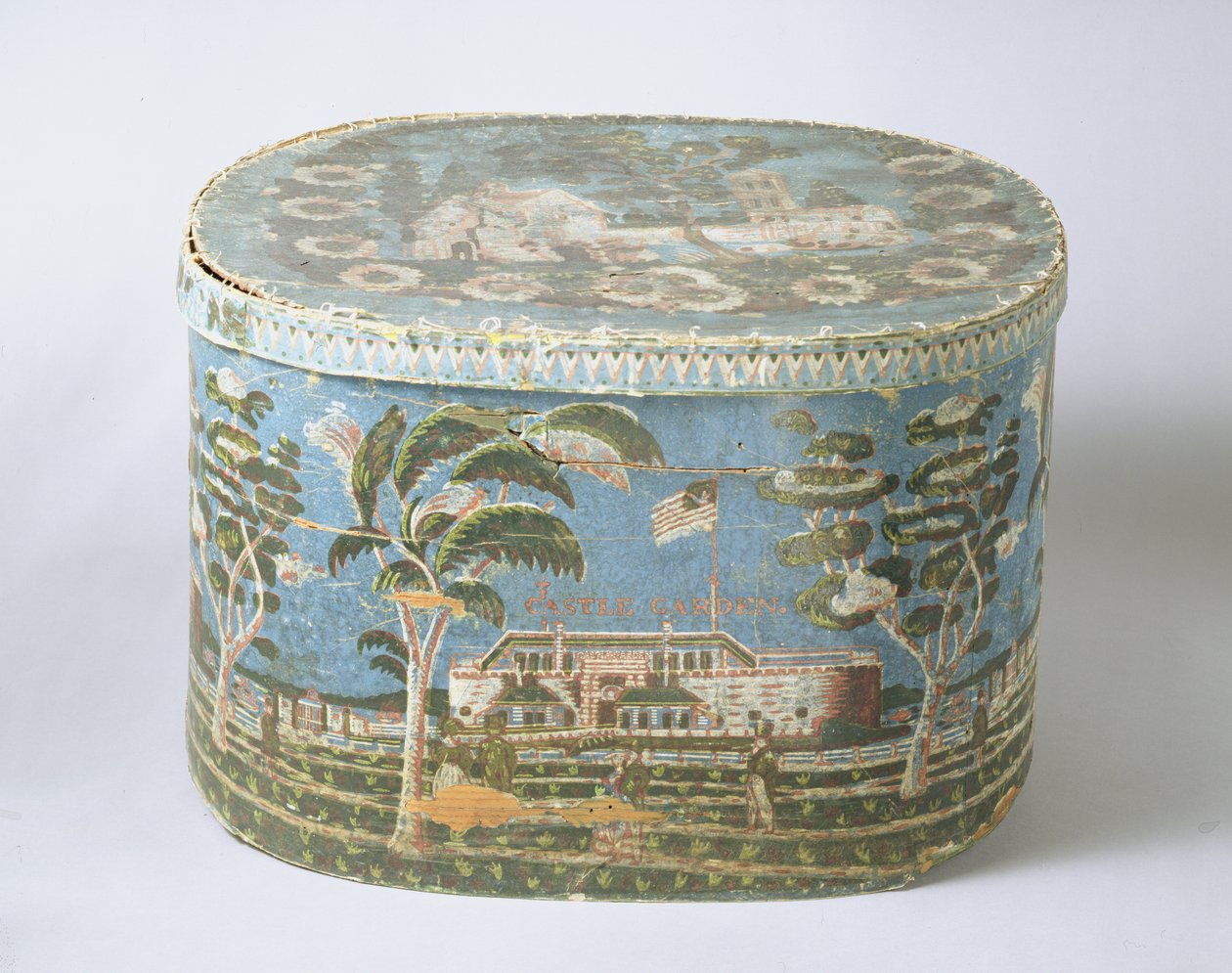 Bandbox coberto com papel impresso em bloco mostrando a vista do castelo, c.1835 (papelão e papel) de American School