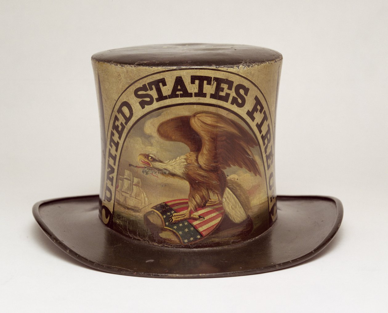 Chapéu Desfile Firemans pintado por David Bustill Bowser, c.1850 (couro) de American School