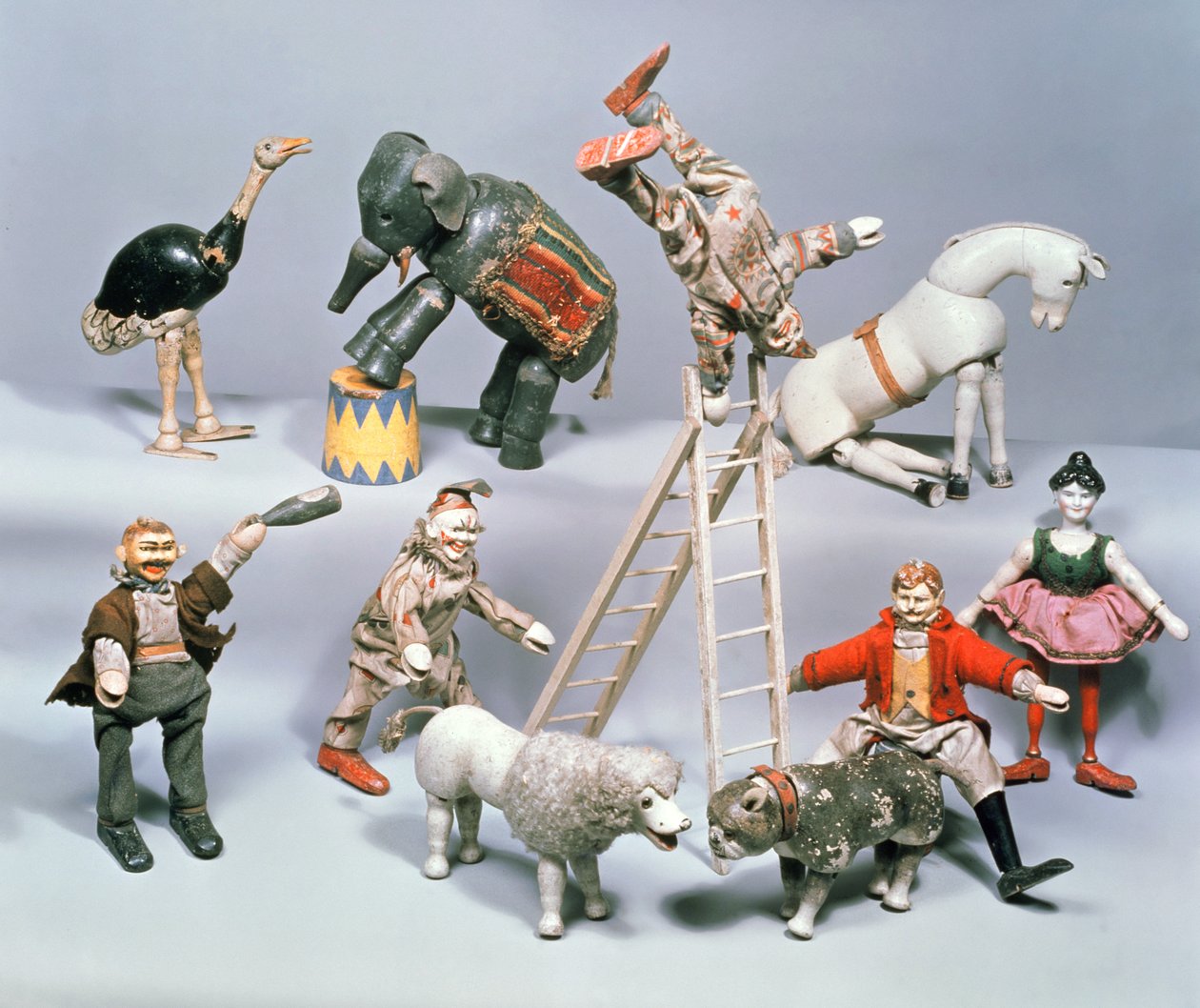 Humpty Dumpty Acrobatas de circo e menagerie. c.1900 (madeira e paier mache) de American School