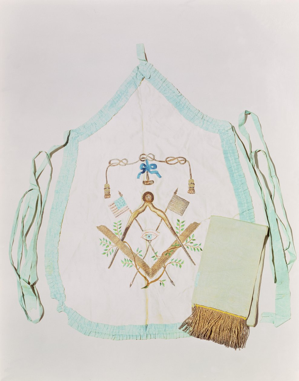 Avental e faixa maçônicos, 1770-1800 (seda e fio metálico) de American School