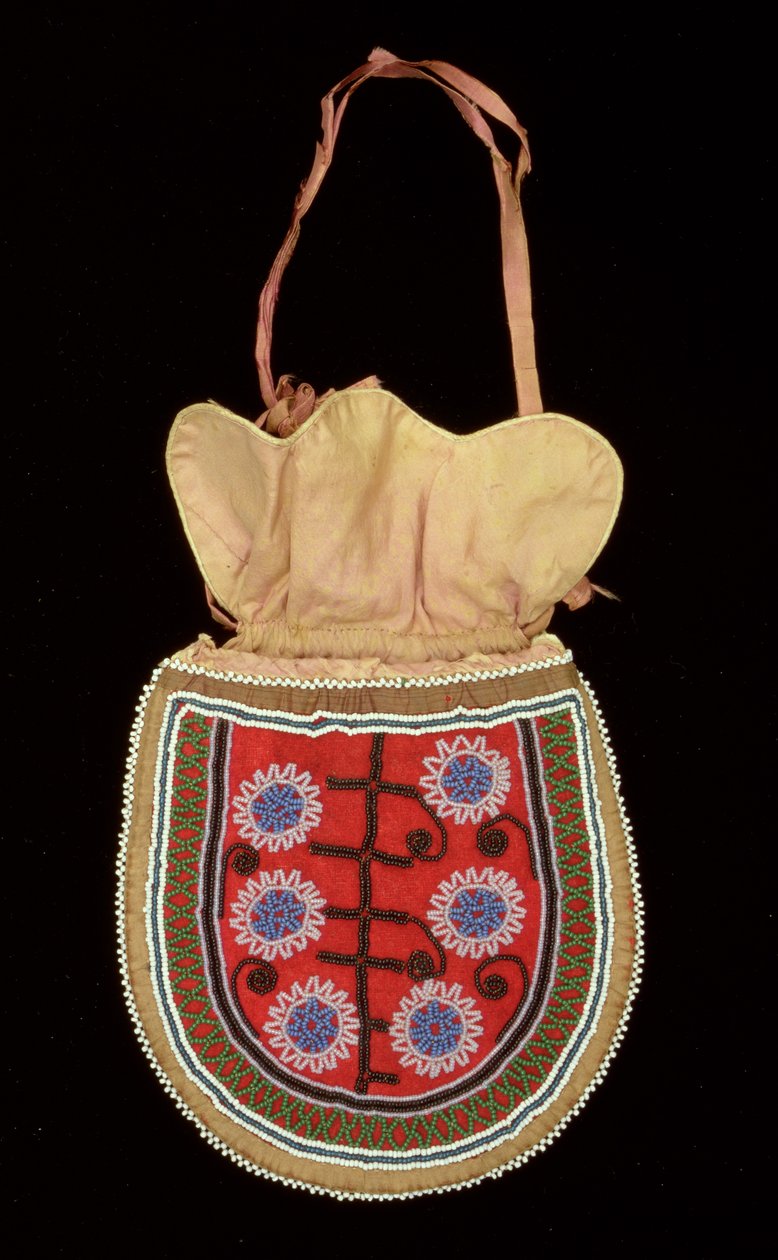 Bolsa (tecido e missangas) de American School