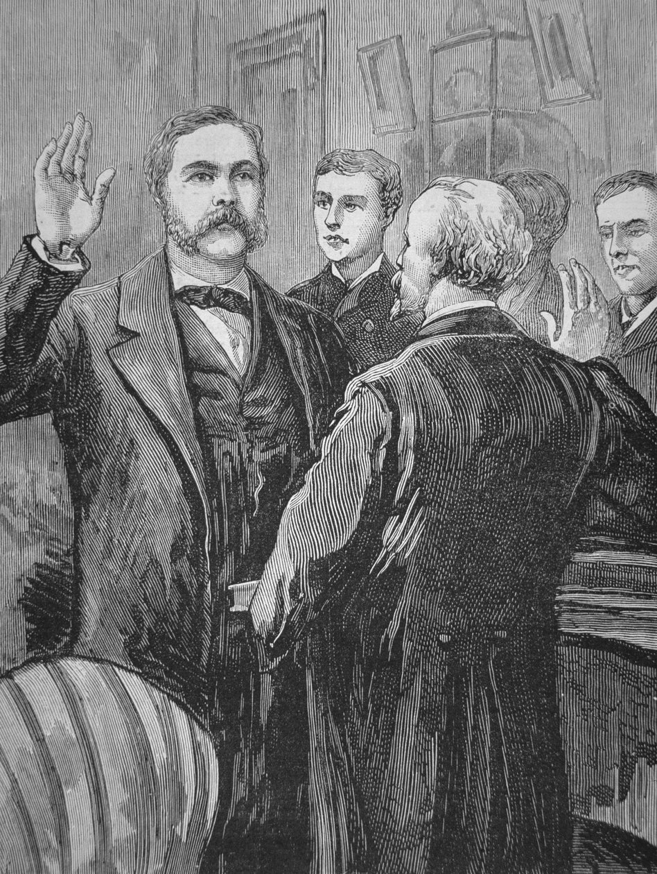 O Presidente Chester A. Arthur faz o juramento de posse após a morte de James Garfield em 20 de Setembro de 1881 (litho) de American School