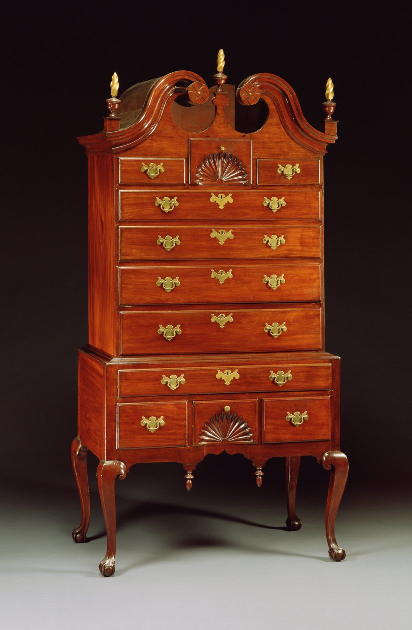Queen Anne esculpiu cômoda alta, Connecticut ou Nova York, 1760-80 de American School