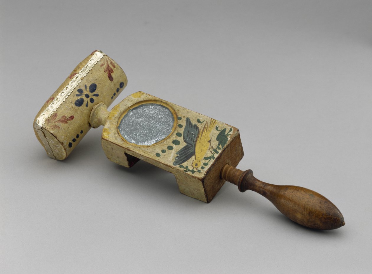 Grampo de costura, c. 1840-1890 (bordo, vidro espelhado de estanho, seda, papel e decoração pintada) de American School