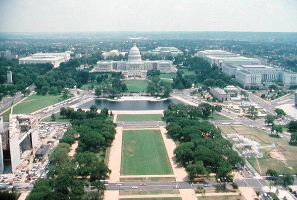 Vista do Capitólio dos Estados Unidos e o National Mall de American School