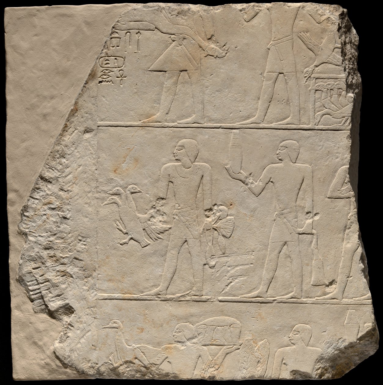 Fragmento de parede de um túmulo representando portadores de oferendas de Ancient Egyptian