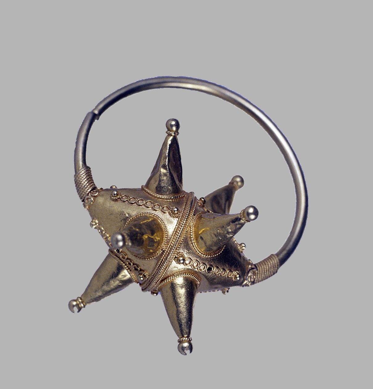 Pingente em ouro Kolt, séculos XII e XII de Ancient Russian Art