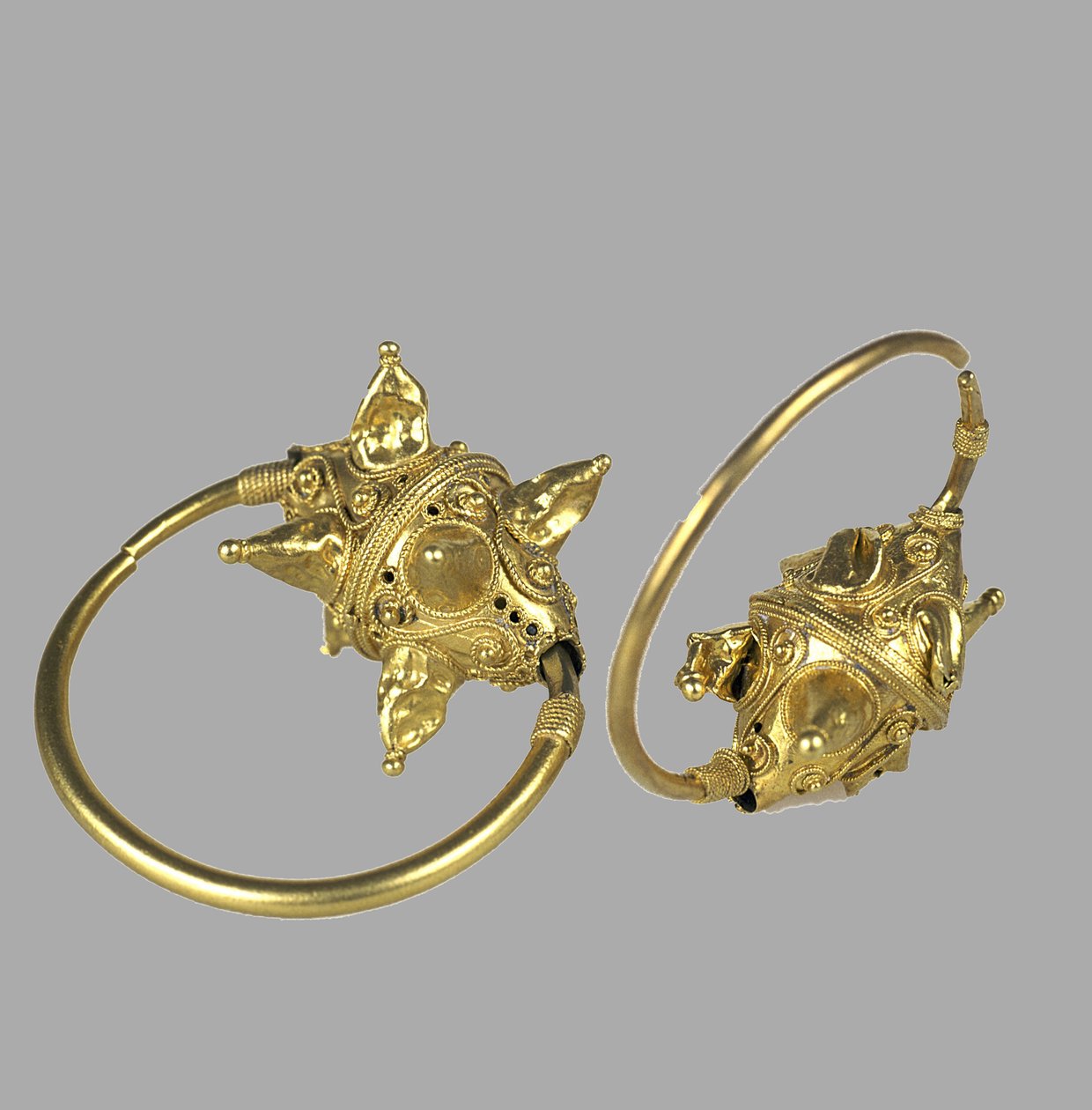 Pingente em ouro Kolt, séculos XII e XII de Ancient Russian Art
