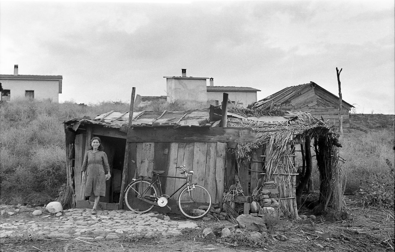 CROTONE - OCUPAÇÃO DE TERRENOS de Ando Gilardi