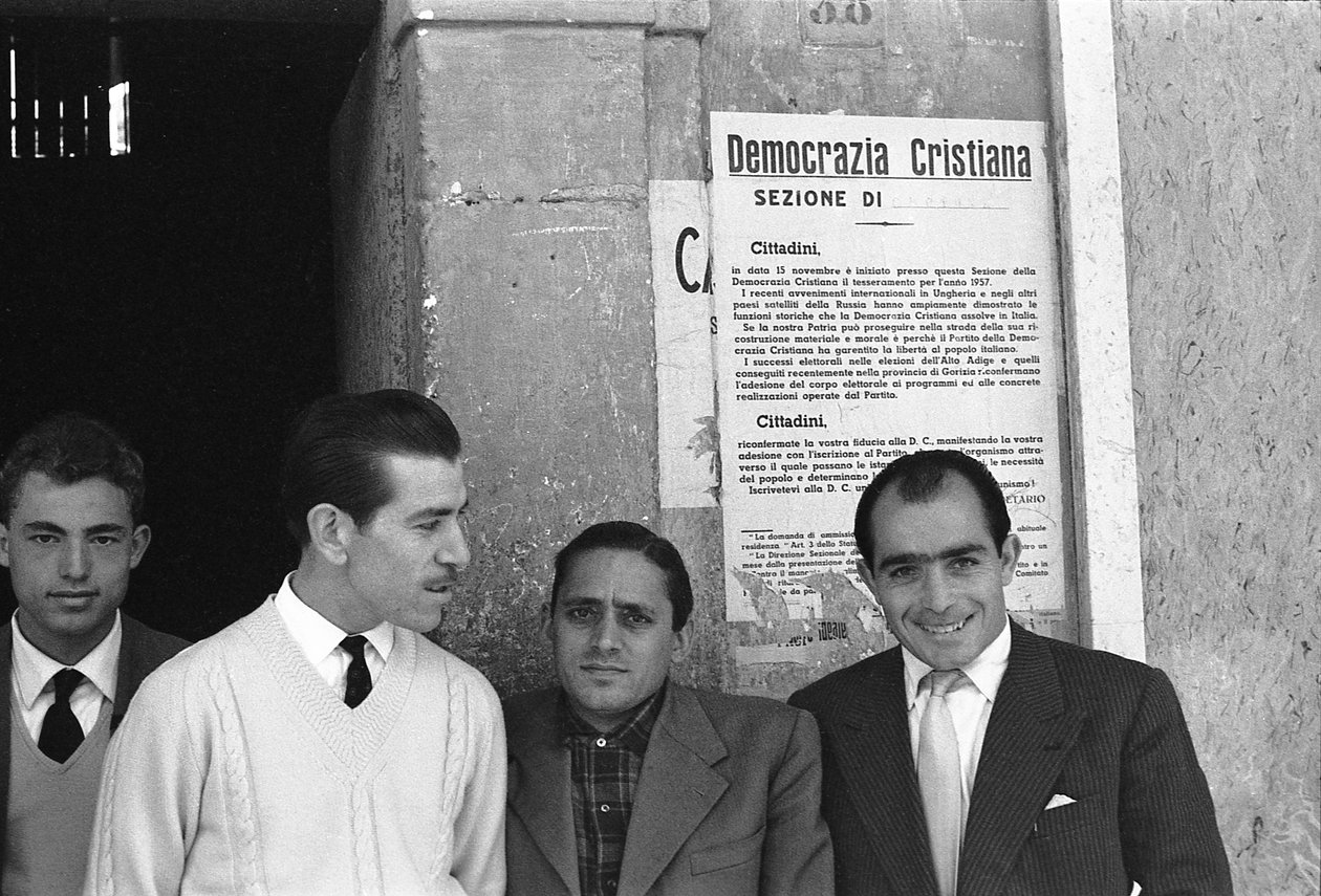 CROTONE - SOB O MANIFESTO DC de Ando Gilardi