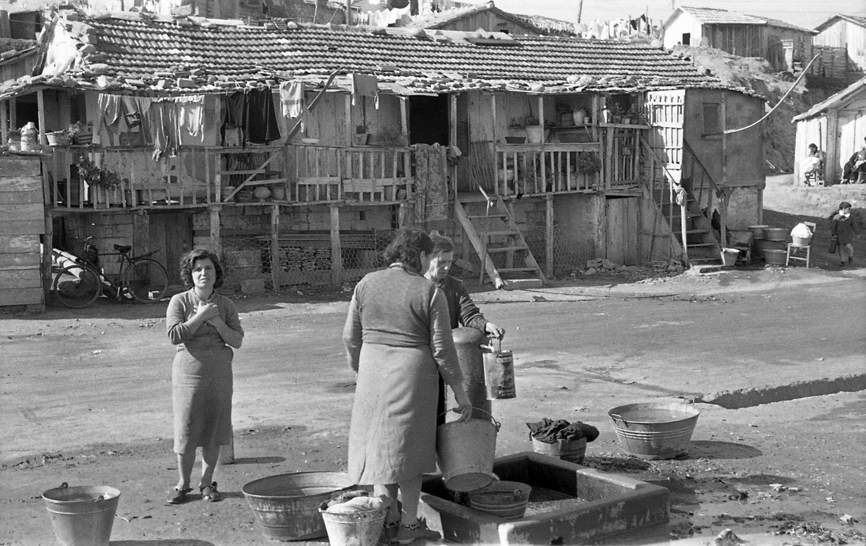 CROTONE - MULHERES NA FONTE de Ando Gilardi