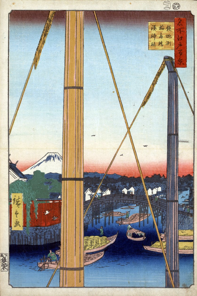 ""Cem vistas famosas de Edo""(Tóquio de hoje): Ponte Inari e Templo Minato em Teppozu. Vista da cidade de Tóquio no Japão com o Monte Fuji ao fundo. (O Santuário do Porto e a Ponte Inari em Teppozu (Cem Vistas Famosas de Edo). Japão print de Ando or Utagawa Hiroshige