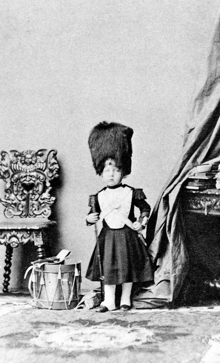 O Príncipe Imperial no uniforme de um Baterista dos Guardas Granadeiros, c.1860 de Andre Adolphe Eugene Disderi