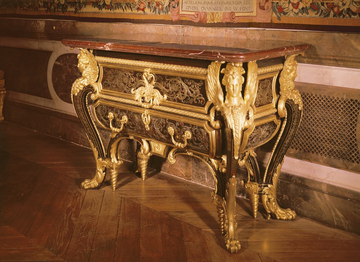 Cômoda Mazarine (madeira, bronze e mármore) de Andre Charles Boulle