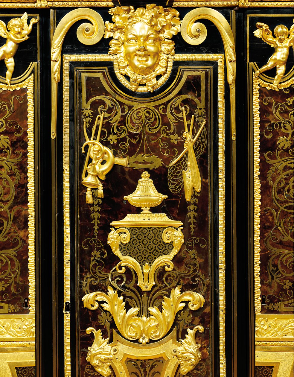Louis XIV petit armoise, c.1700-10 (ormolu, latão, tartaruga, ébano e marchetaria) de Andre Charles (attr. to) Boulle