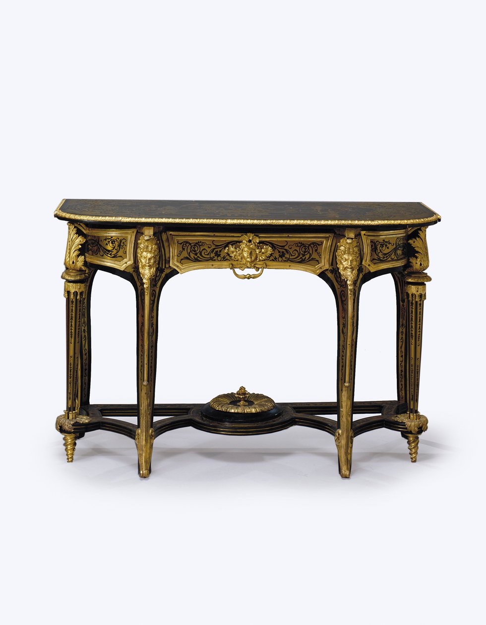 Uma de um par de mesas de cais de tartaruga marrom montadas em ormolu, c.1710 (ormolu, incrustação de latão, casco de tartaruga e couro) (ver também 360580) de Andre Charles (attr. to) Boulle
