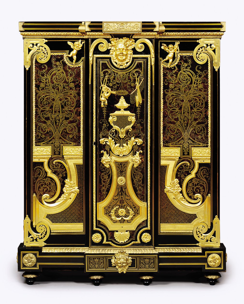 Um pequeno armário montado em ormolu Luís XIV, 1700-10 de Andre Charles Boulle