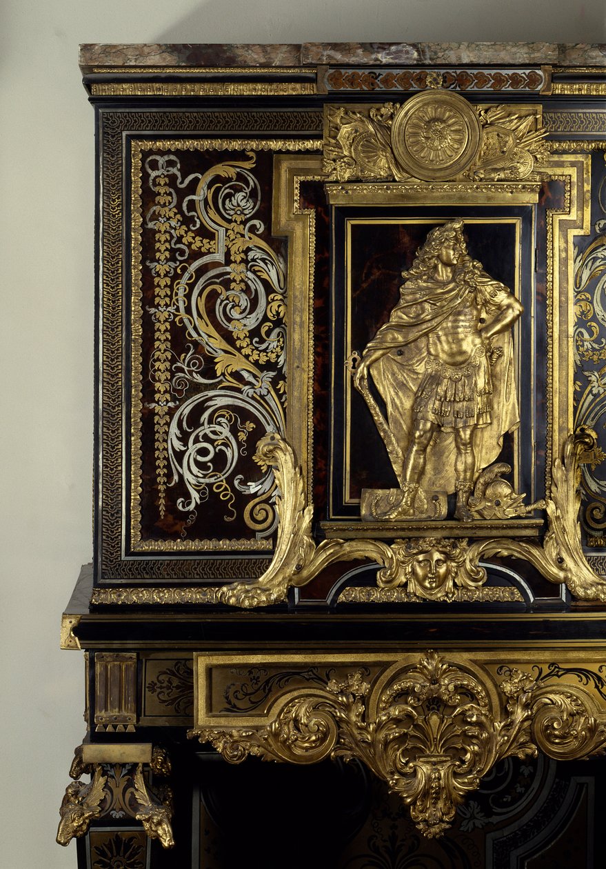 Arte França: O gabinete adorna a figura do Rei Luís XIV (1638-1715) em Hércules Gaulois. Detalhe. Móveis de André Boulle (1642-1733) por volta de 1700. Altura: 1,87m. Paris, Musee Du Louvre de Andre Charles Boulle
