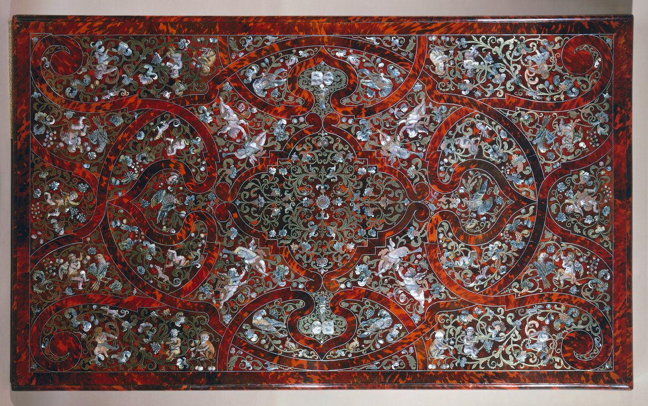 Top incrustado em estilo Andre-Charles Boulle, detalhe de mesa esculpida e dourada, assinado P van Loose e M Verbiest, Holanda de Andre Charles Boulle