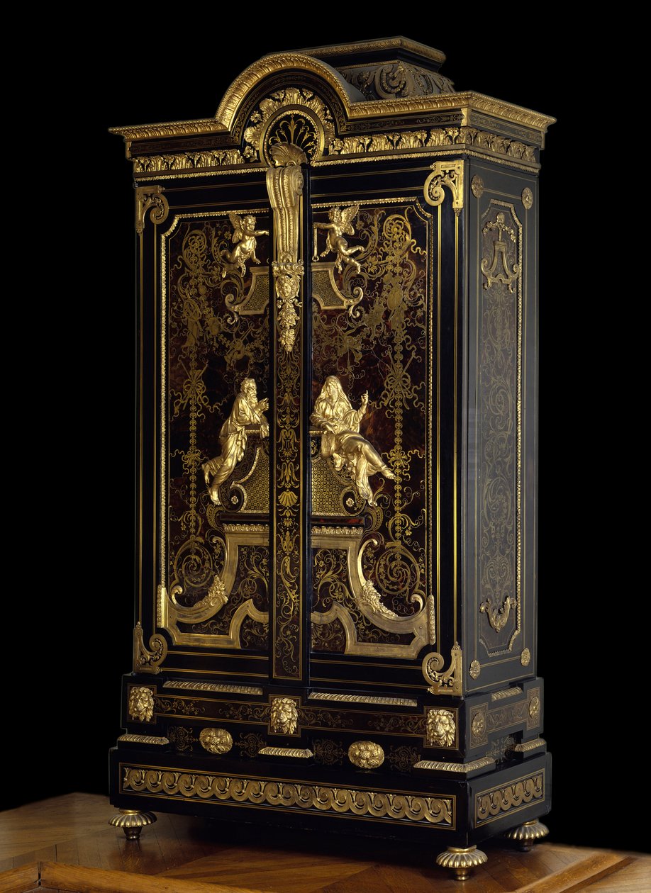 Mobiliário estilo Luís XIV (1661-1715): guarda-roupa decora figuras de Aspasie e Sócrates feitas em carvalho, ebene e dourado por André Boulle (1642-1732) Vers 1710 Paris. Museu do Louvre de Andre Charles Boulle
