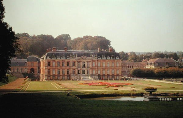 Vista da fachada do jardim, construída em 1675-83 de Andre Le Notre