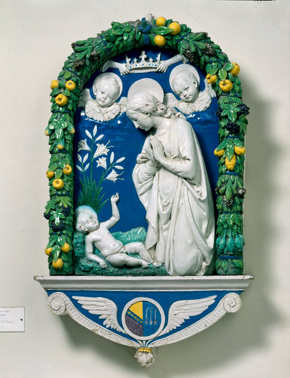 A Adoração da Virgem (A Madonna dos Lillies) de Andrea Della Robbia
