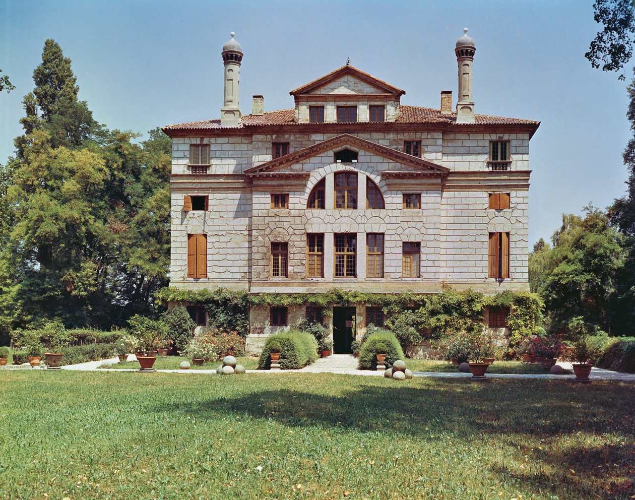 Vista da fachada do jardim, construída 1559-60 de Andrea Palladio