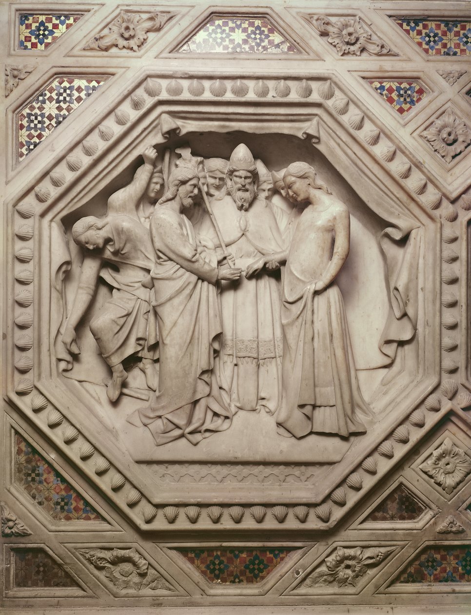 O Casamento da Virgem, detalhe da base do Tabernáculo, 1349-59 (mármore) de Andrea di Cione Orcagna