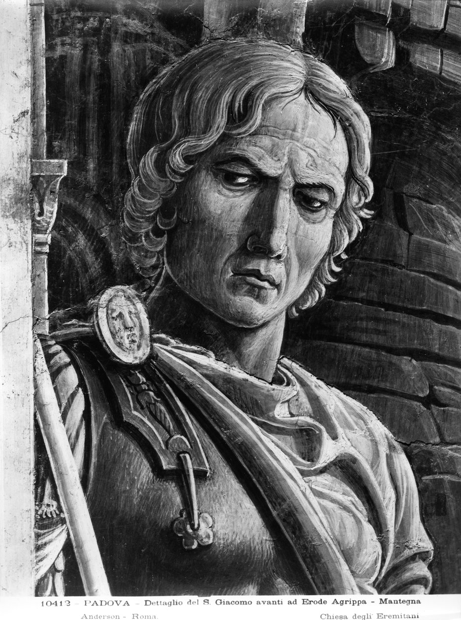 São Tiago o Grande trazido perante o Rei Herodes Agripa, detalhe de um soldado (fresco) (foto a p/b) de Andrea Mantegna
