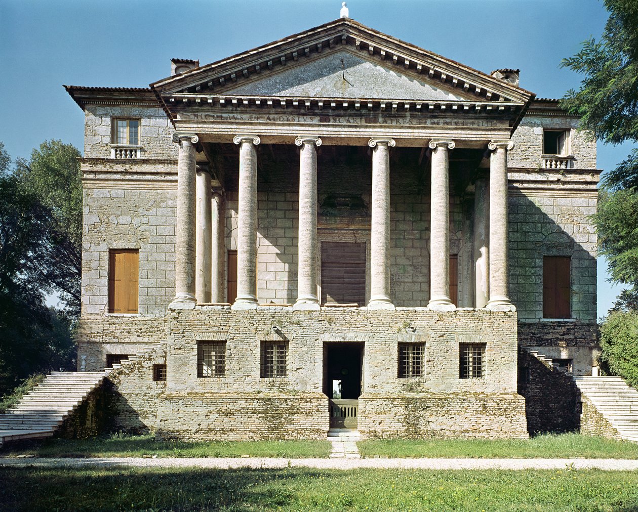 Vista da fachada principal, construída em 1559-60 de Andrea Palladio
