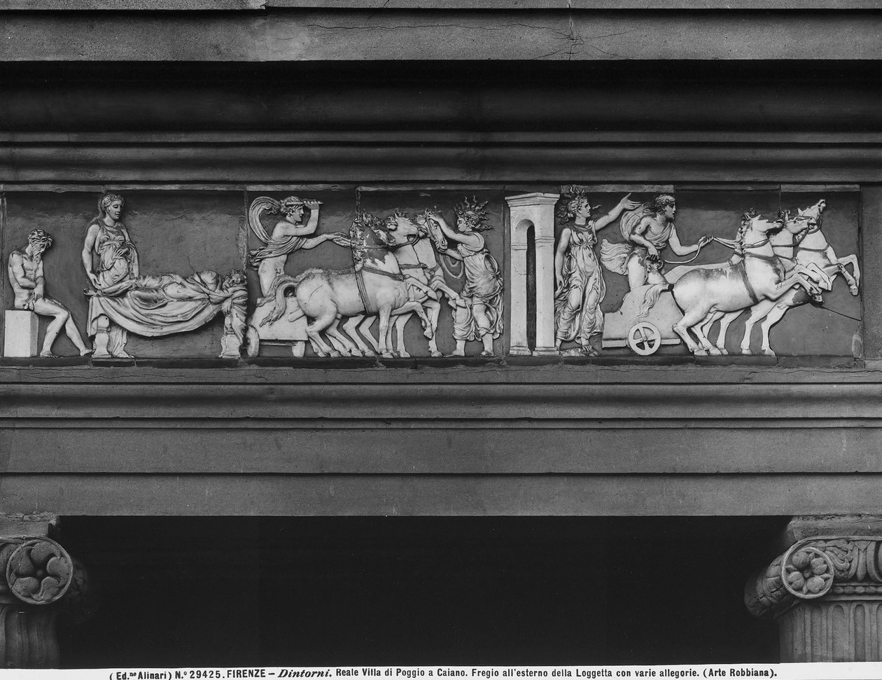A Morte e a Carruagem do Sol, detalhe do friso de terracota vidrado nos pronaos da Villa di Poggio a Caiano, Prato de Andrea and Bertoldo di Giovanni (c.1420 91) Sansovino