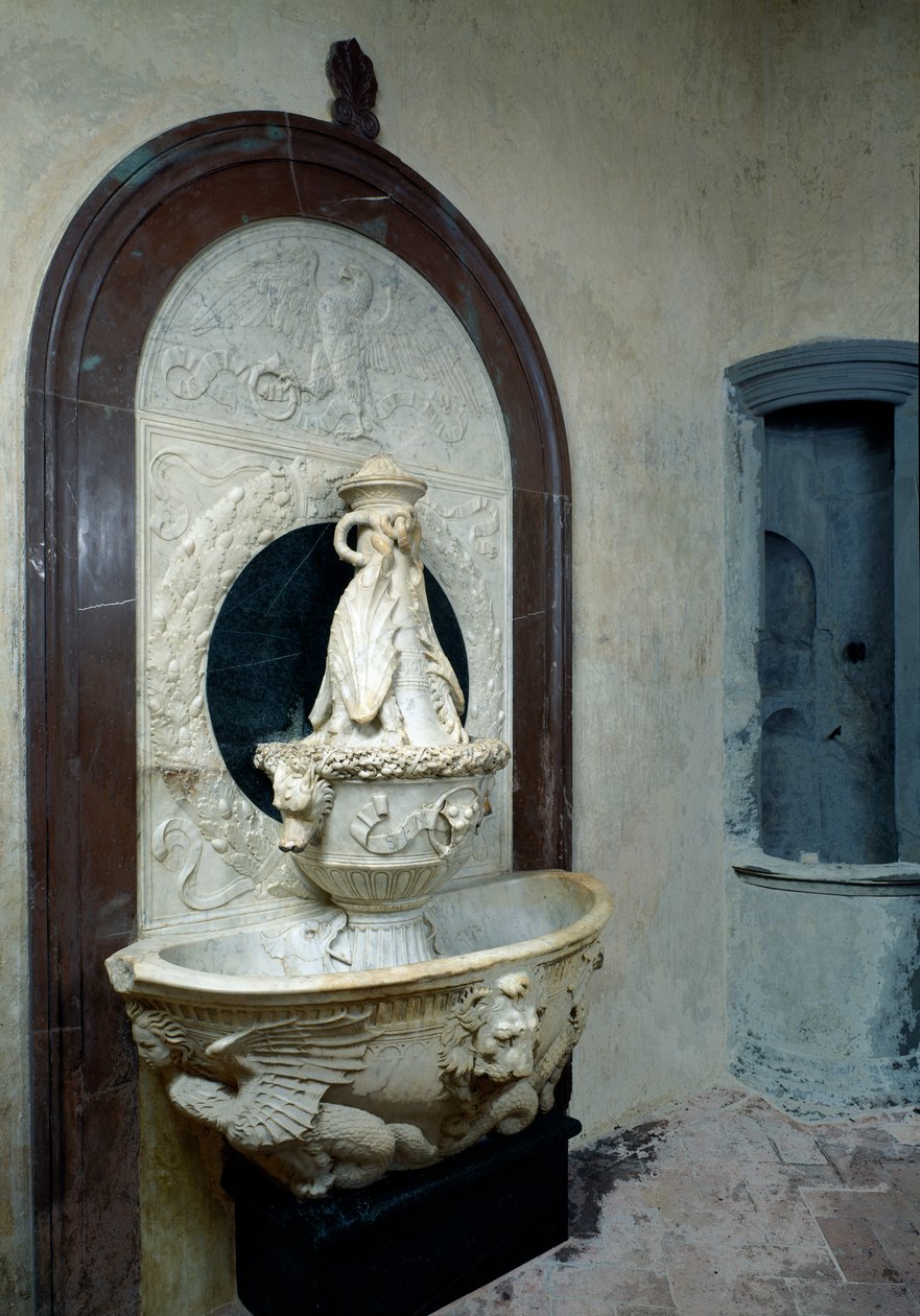 Fonte de água benta com elementos heráldicos Medicean, c.1430 (mármore) de Andrea del (attr. to) Verrocchio