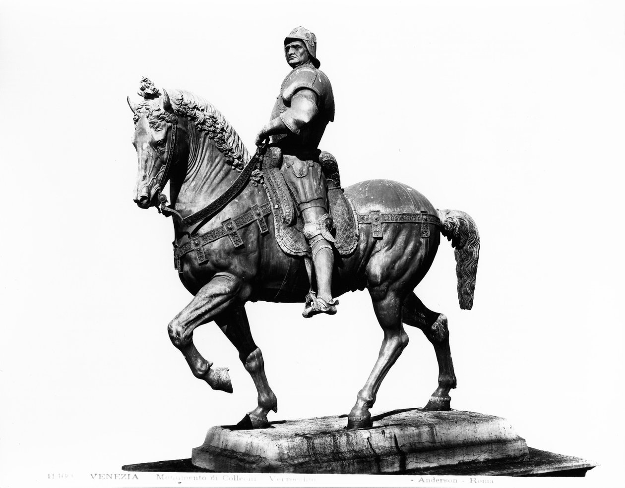 Estátua equestre do condomínio Bartolomeo Colleoni (1400-75) (bronze) (foto a p/b) de Andrea del Verrocchio
