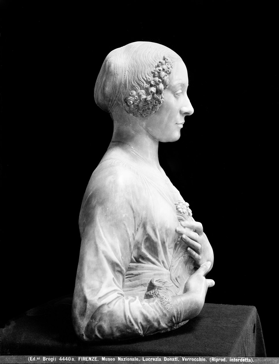 Senhora com um ramo de flores (mármore) de Andrea del Verrocchio