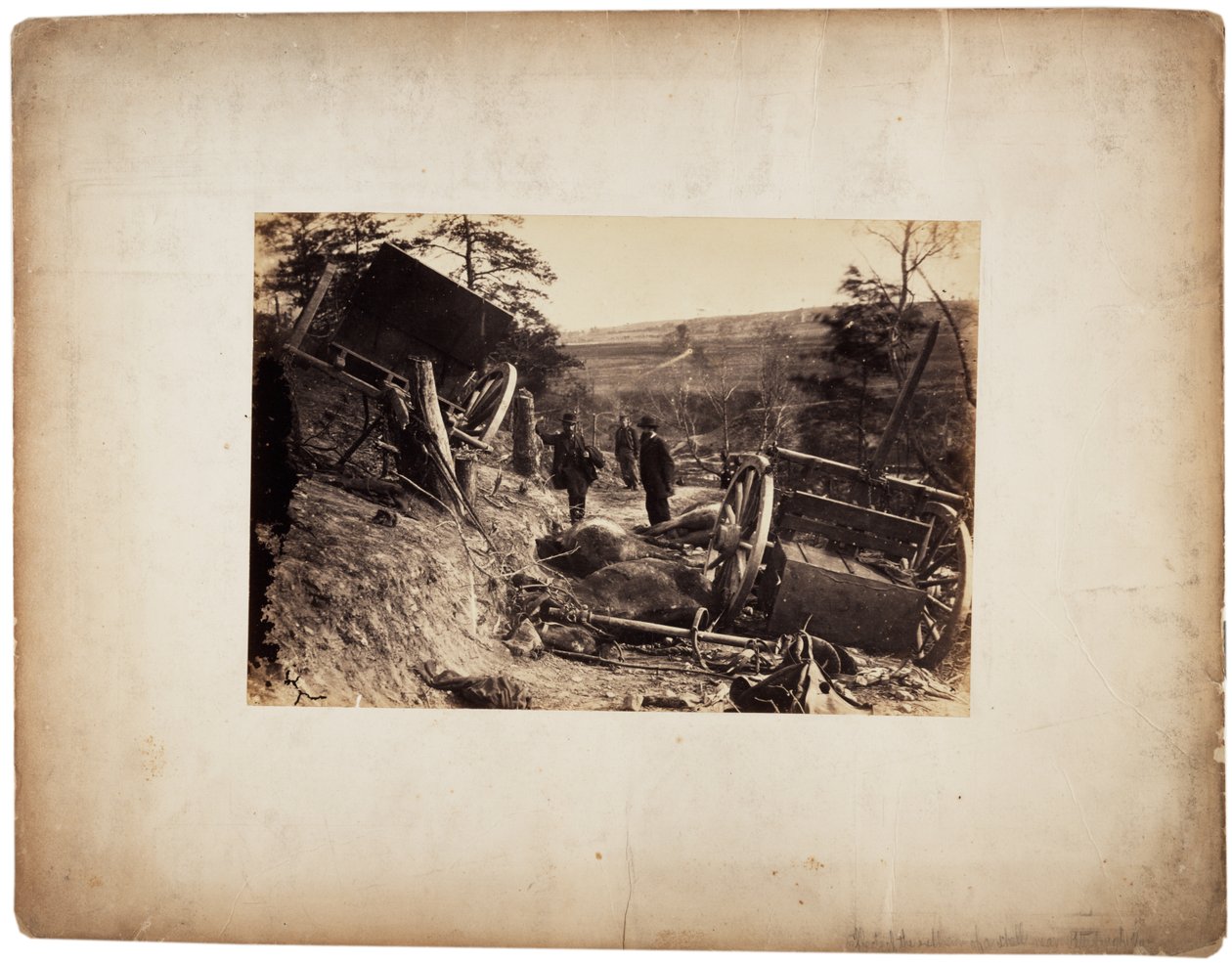 Impressão de álbuns: efeito de explosão de concha, perto de Fredericksburg, Virgínia, c.1862 (foto sépia) de Andrew Joseph Russell