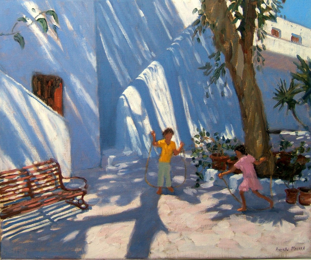 Duas meninas, pular, mykonos de Andrew Macara