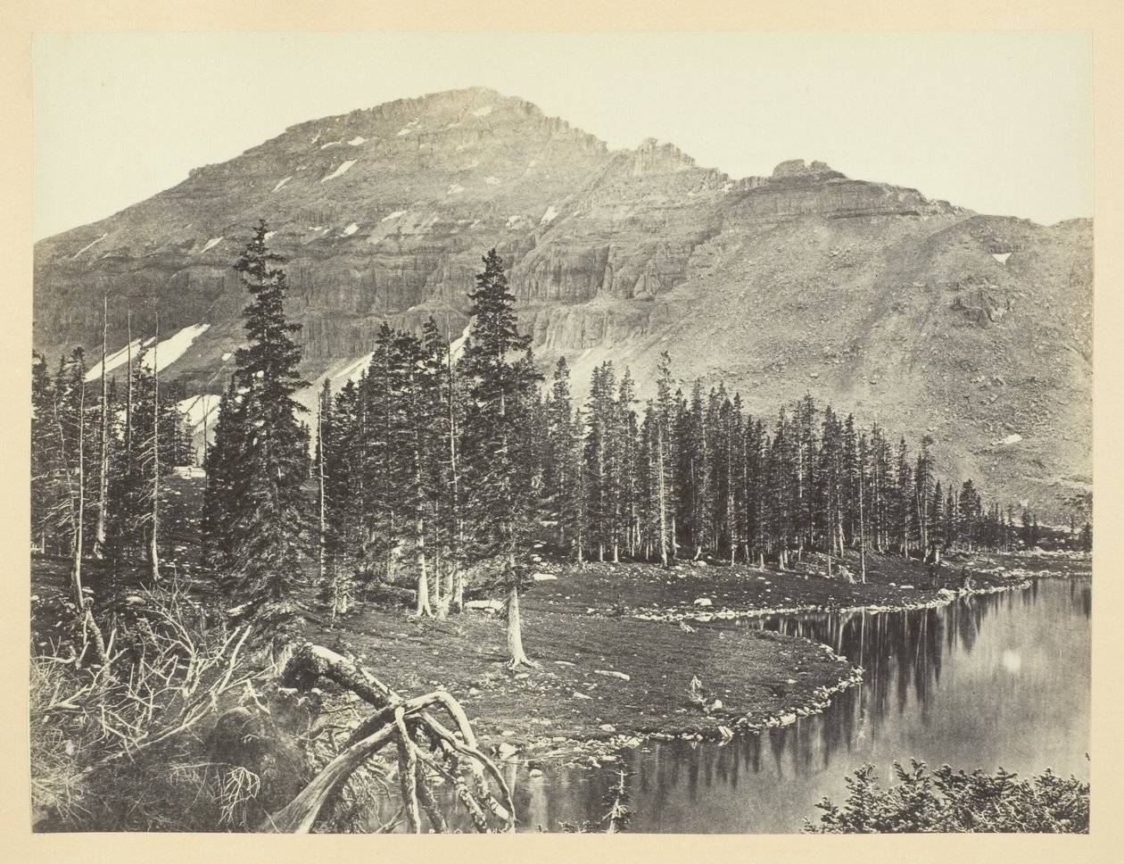 Lago na cabeceira do rio Bear, montanha Uintah de Andrew Joseph Russell