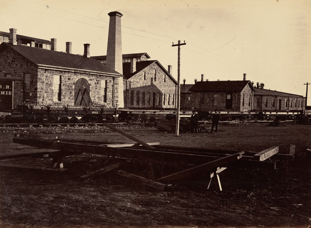 Placa 17. Laramie Machine Shops, a partir do sudoeste, 1869 (foto) de Andrew Joseph Russell