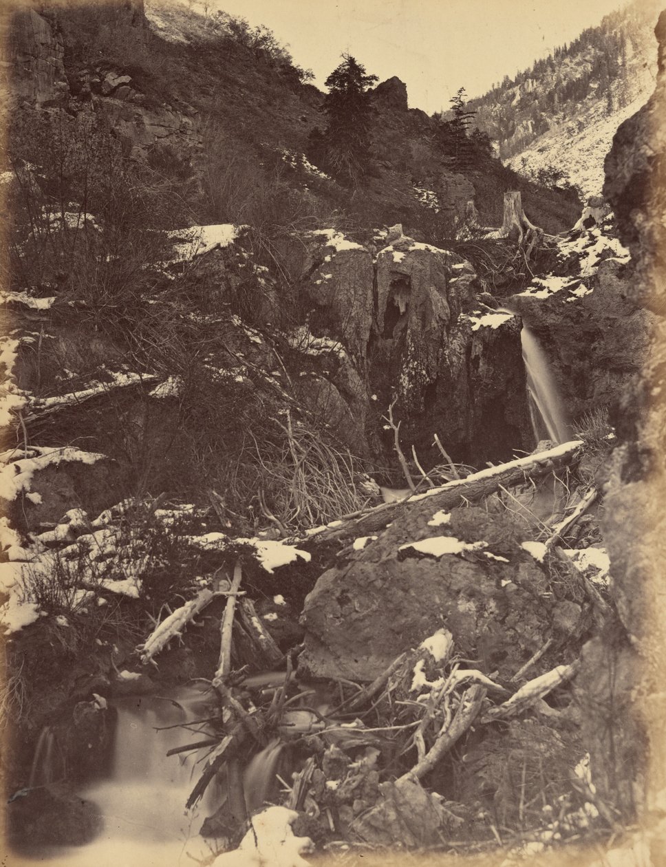 Placa 46. Cânion de City Creek, perto de City Creek Falls, 1869 (foto) de Andrew Joseph Russell
