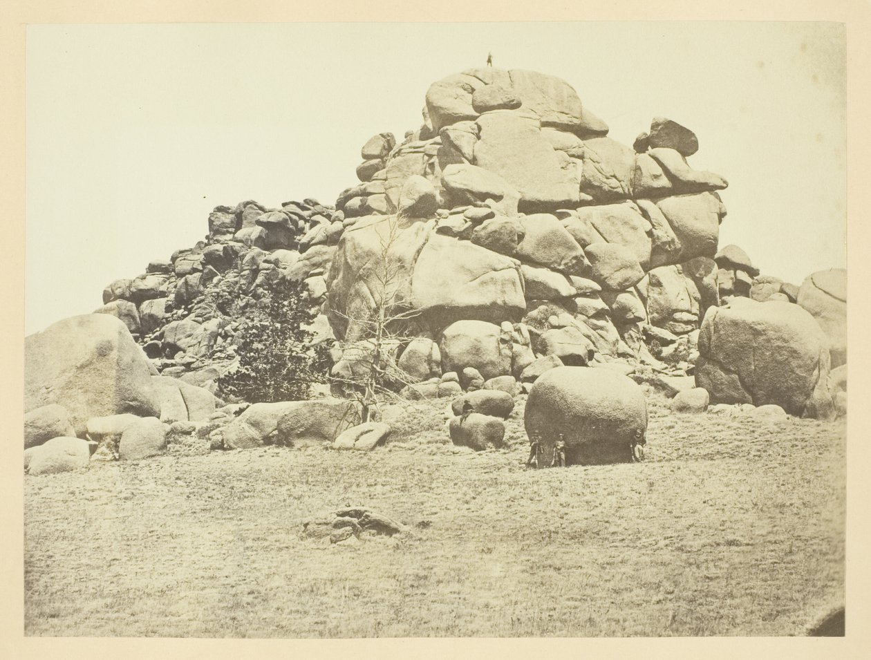 Rocha do Crânio, (granito) Estação Sherman, Montanhas Laramie de Andrew Joseph Russell