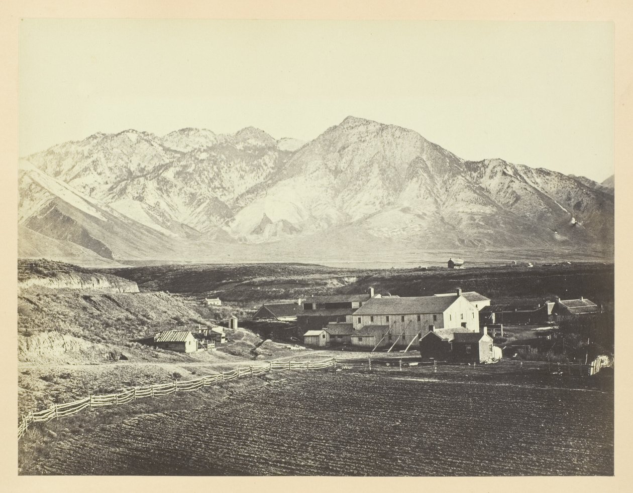 Cordilheira Wasatch das Montanhas Rochosas, a partir dos moinhos de lã de Brigham Young de Andrew Joseph Russell