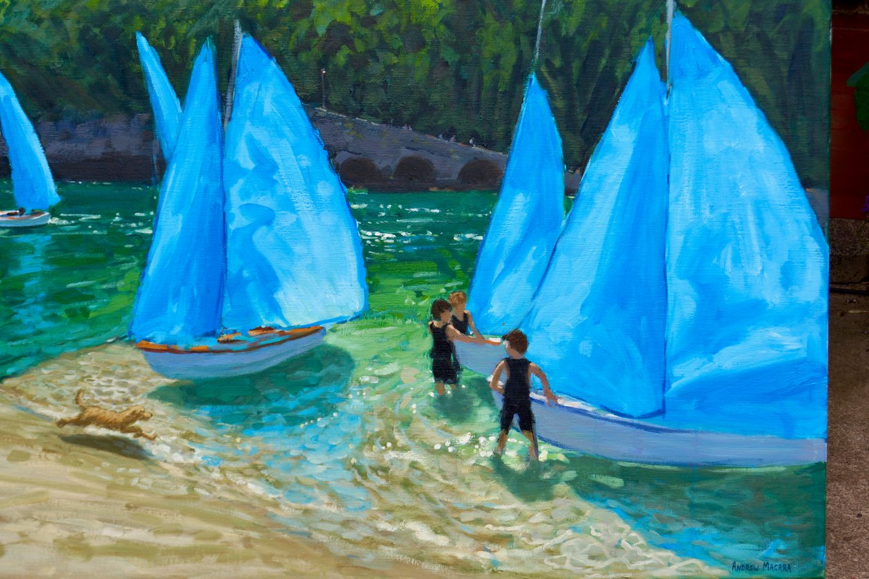 Velas azuis, Looe, 2018, de Andrew Macara