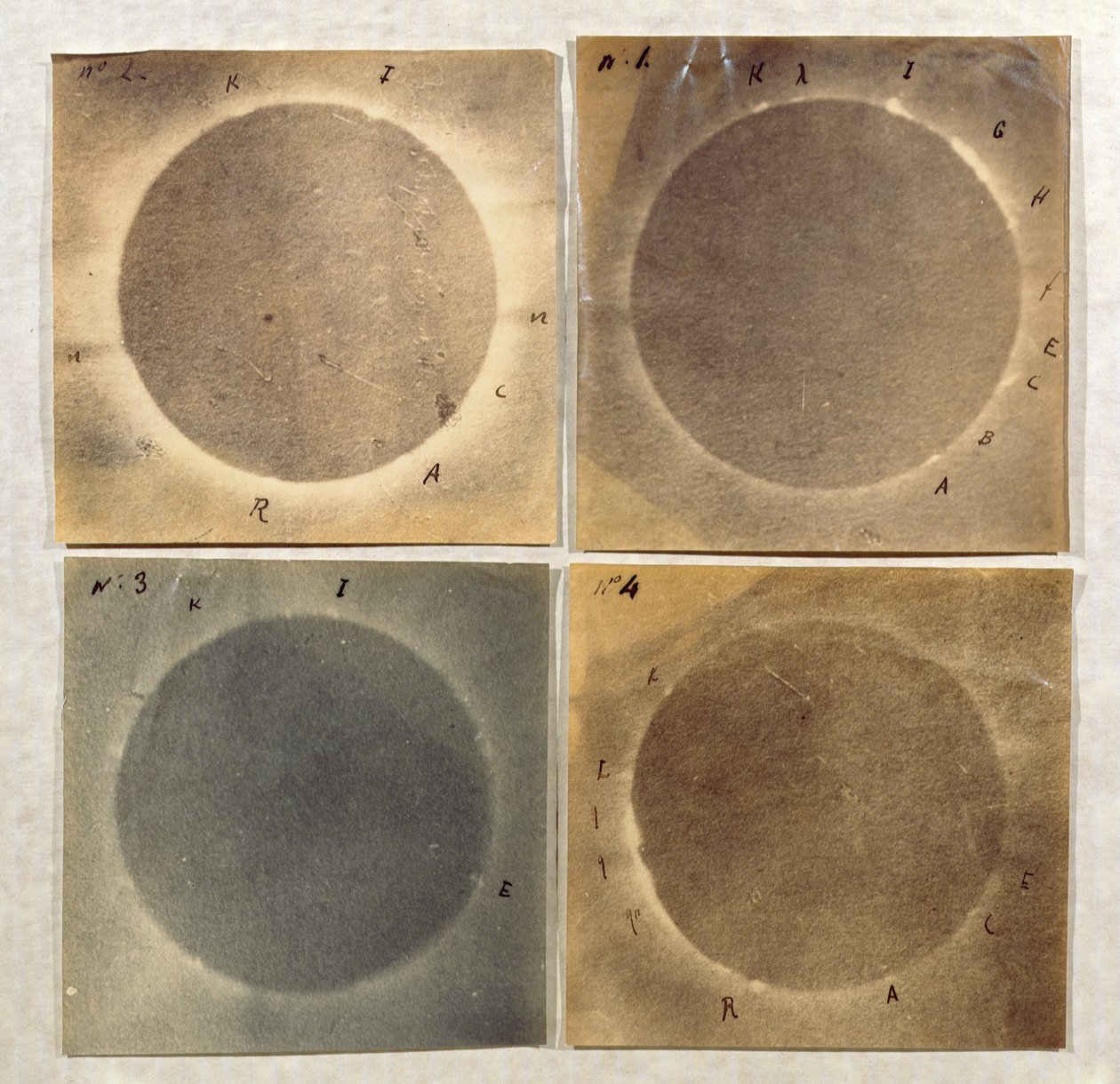 Quatro visões do eclipse solar de 18 de julho de 1860 (albumen print on paper) de Angelo Secchi