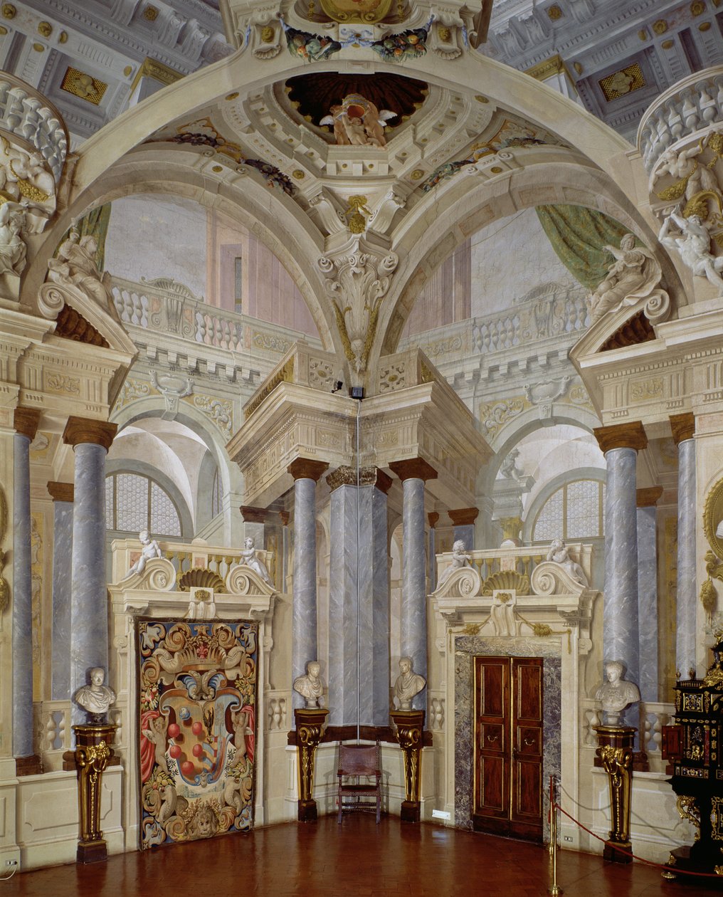 Vista do interior da Sala dellUdienza (Audience Hall) 1638-44 de Angelo and Mitelli Colonna
